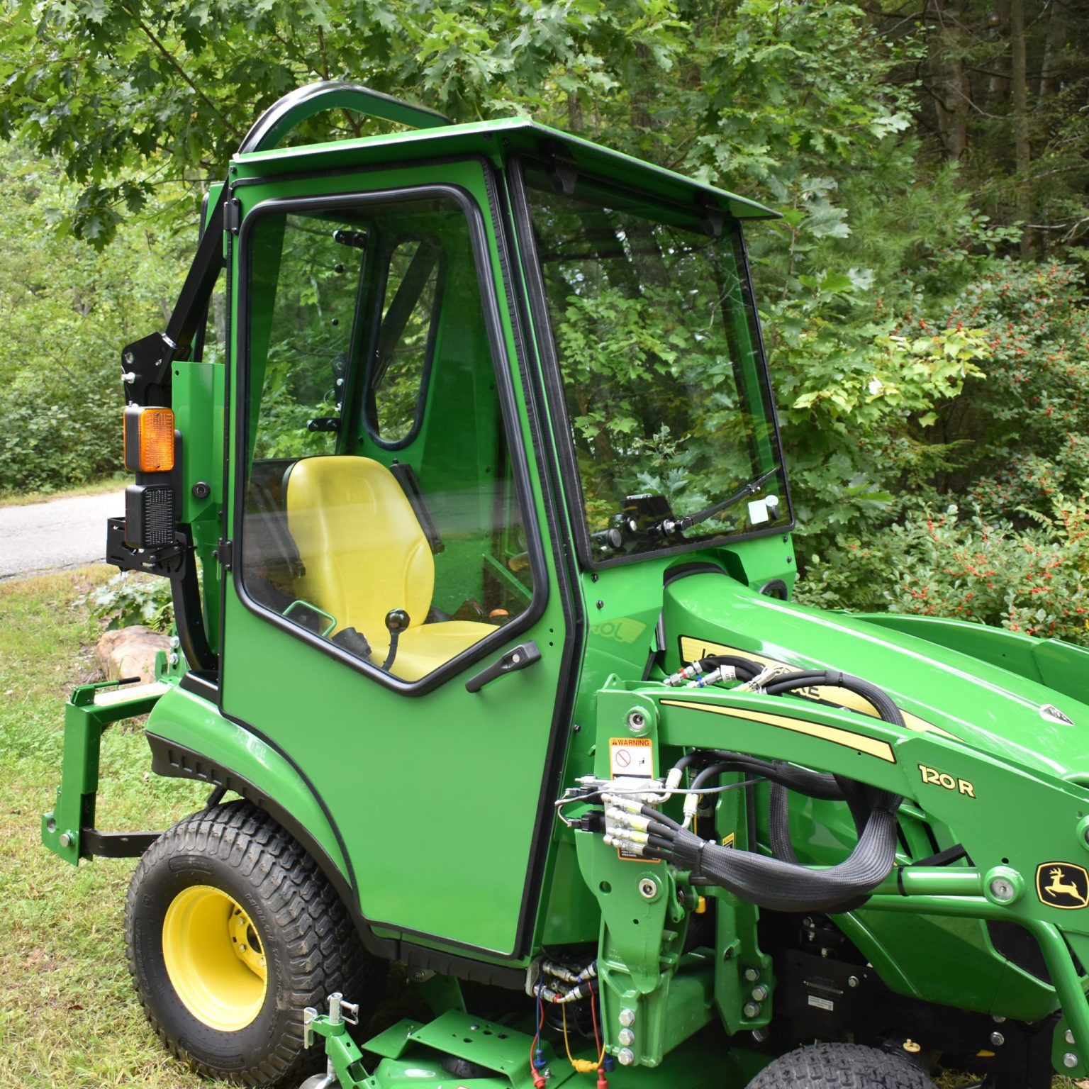 John Deere 1025R Hard Cab 81 - u6mbidi